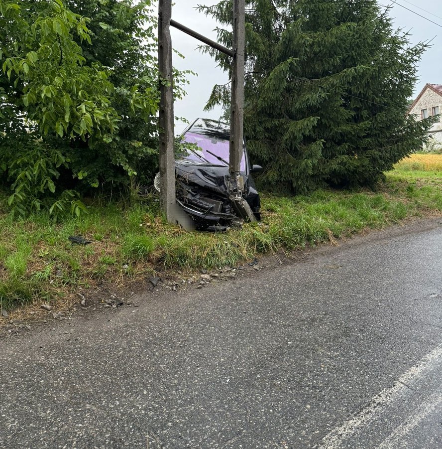 Z pijanym impetem w słup energetyczny! 32-latek z Brzeźnicy mógł doprowadzić do tragedii