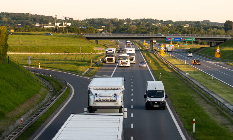 Nie zderzakuj kampania - samochody na autostradzie