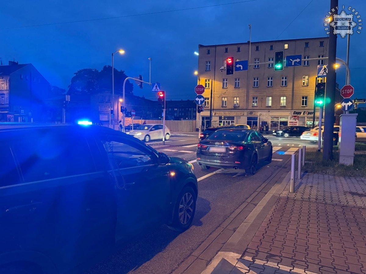 (Wideo) Katowice: agresywny kierowca pod wpływem narkotyków i alkoholu! Pokazał środkowy palec, a potem… wpadł w ręce policji