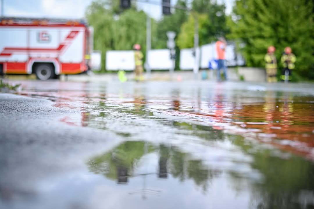 Poważna awaria wodociągu w Częstochowie! Ulice zalane, utrudnienia potrwają kilka dni