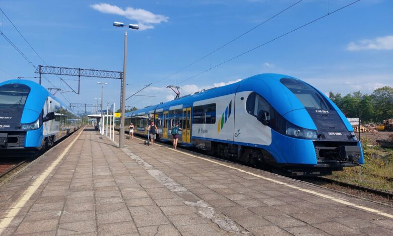 PKP PLK pociąg na stacji Węgierska Górka