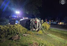 Atak na policjanta w czasie interwencji samochód po dachowaniu