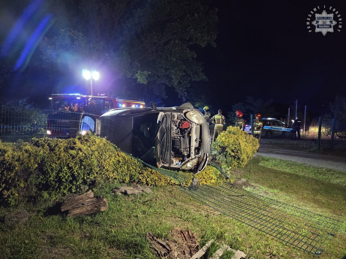 Pościg ulicami Raciborza! Kolumbijczycy uciekali toyotą, auto dachowało, a pasażer zaatakował policjanta