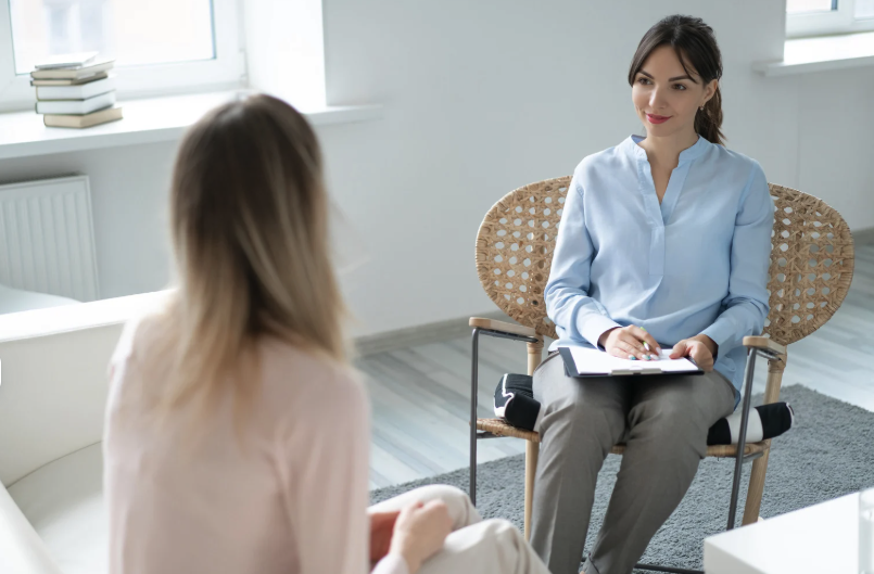 Pierwsze kroki w psychoterapii – czego spodziewać się podczas pierwszej wizyty