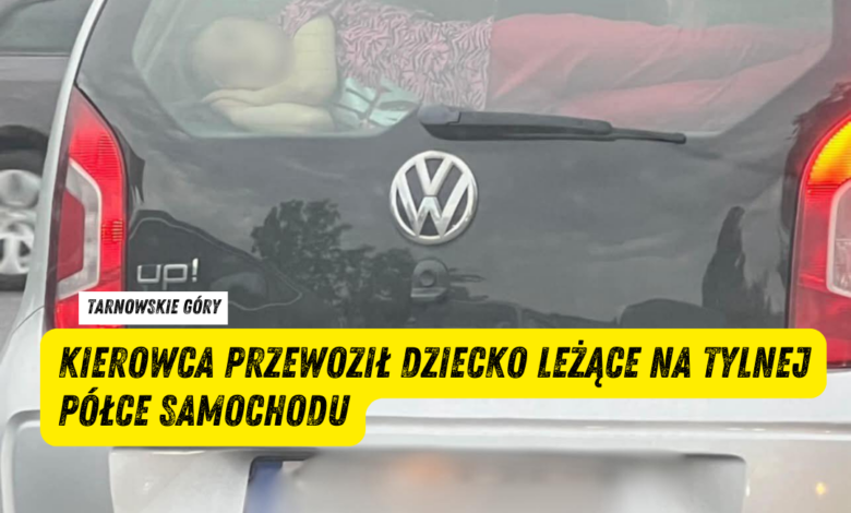 Samochód z dzieckiem na tylniej szybie