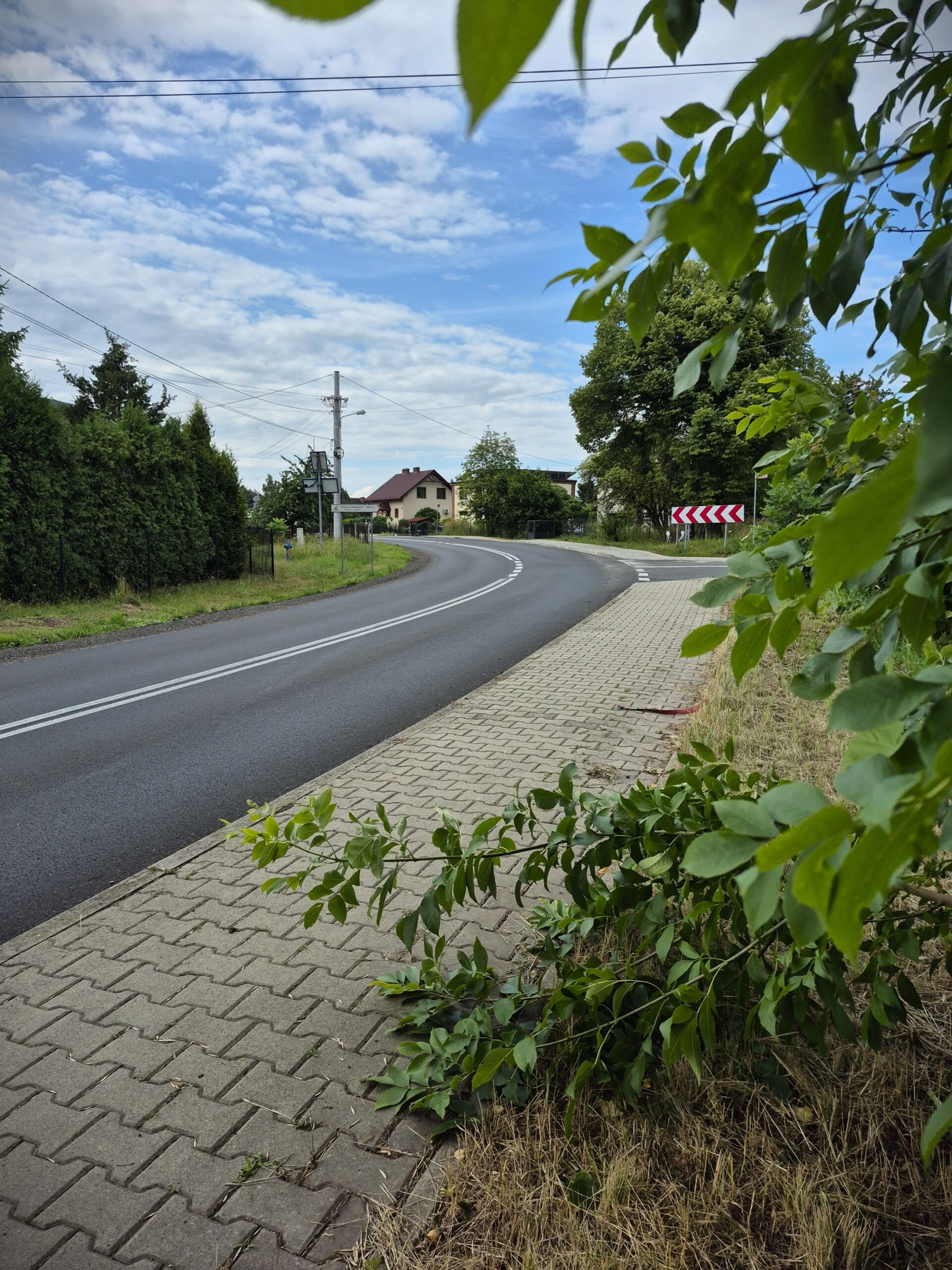 ulica 1 maja w Gołkowicach po remoncie