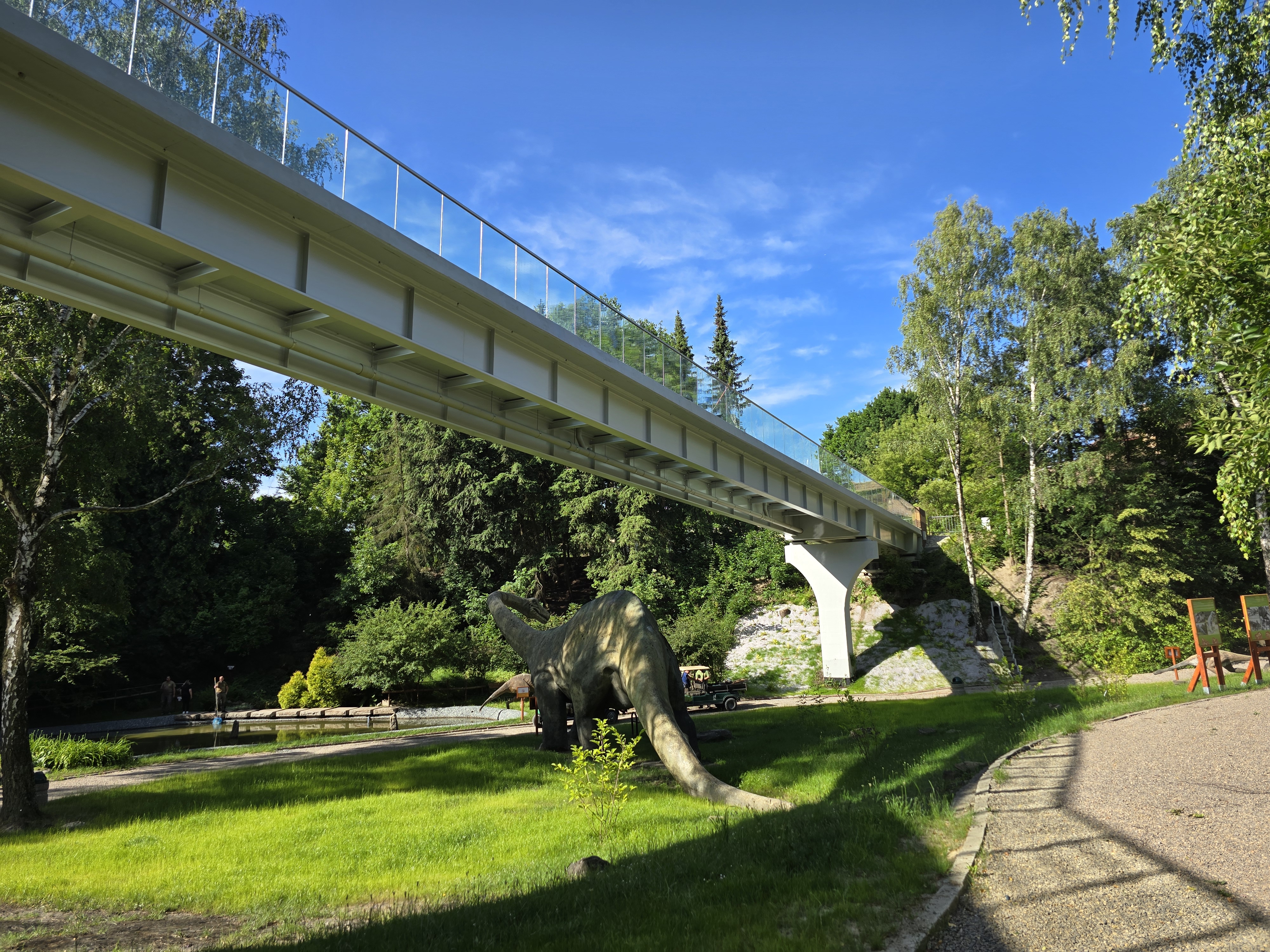 Nowa szklana kładka w Śląskim ZOO. Dinozaury z lotu ptaka