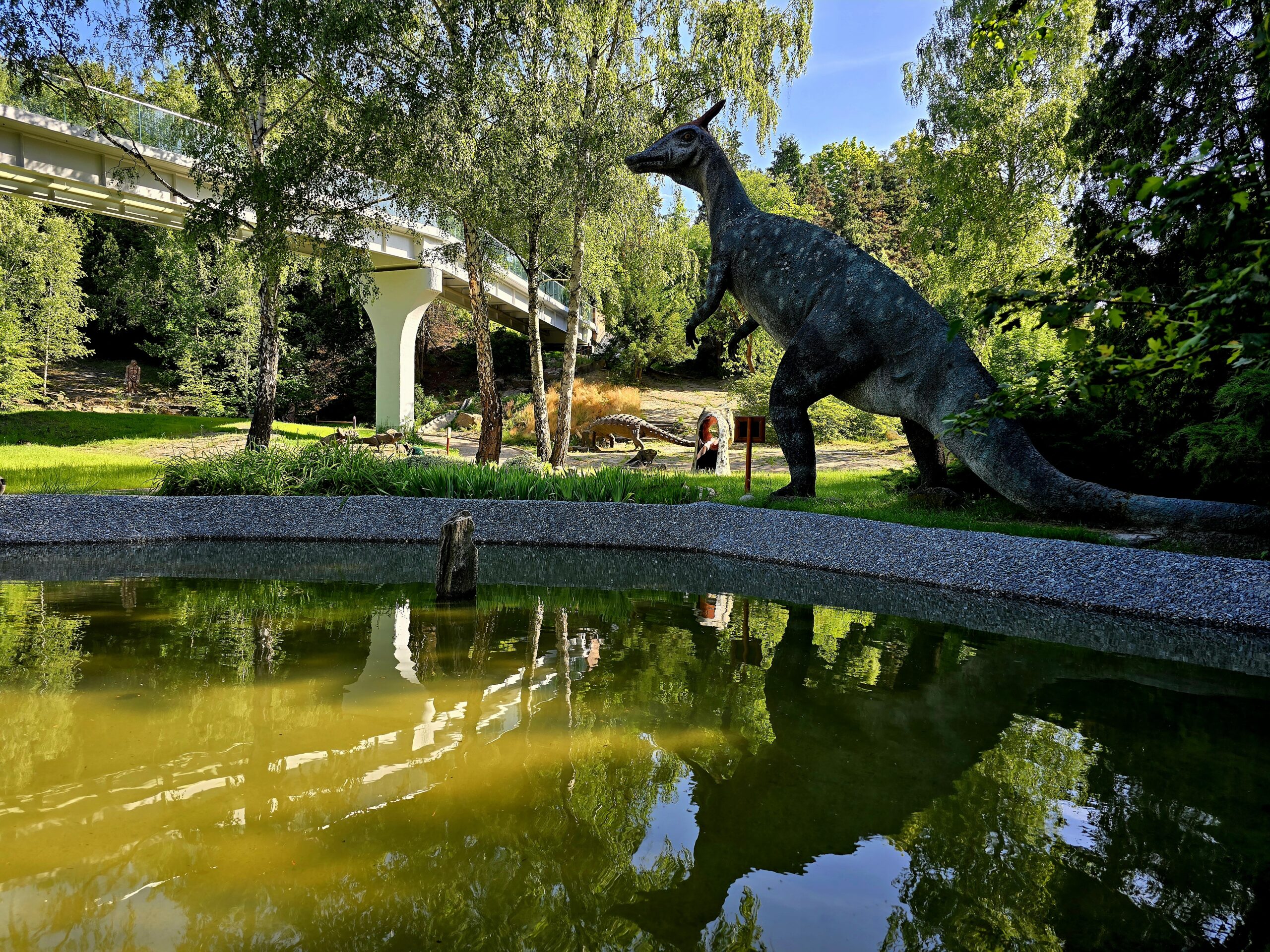 Szklana Kładka nad Kotliną Dinozaurów w Śląskim Ogrodzie Zoologicznym