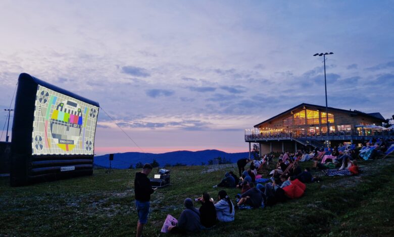 Kino plenerowe na poziomie 1000