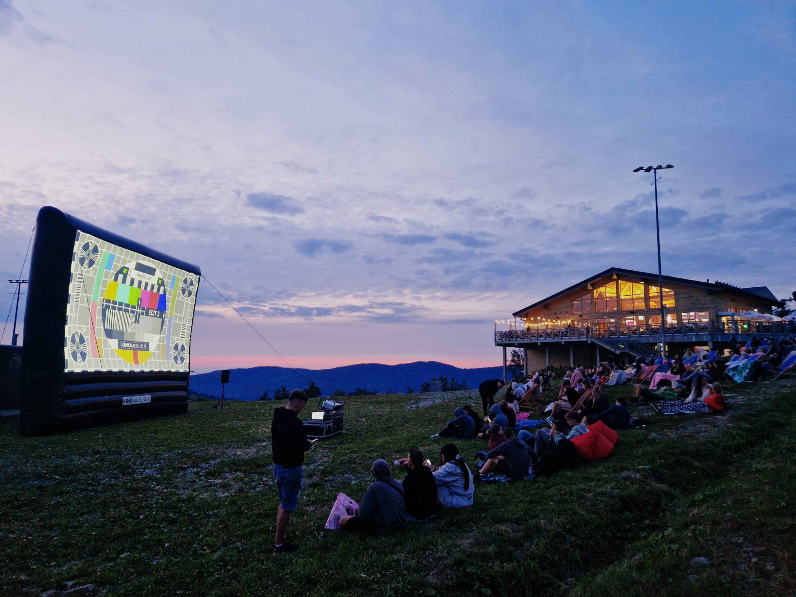 Kino plenerowe na poziomie 1000