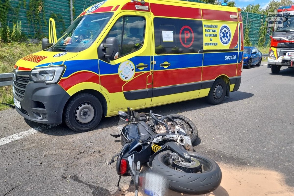 Dramat na A1! Motocyklista wpadł w poślizg i uderzył w barierę. Lądował śmigłowiec LPR!