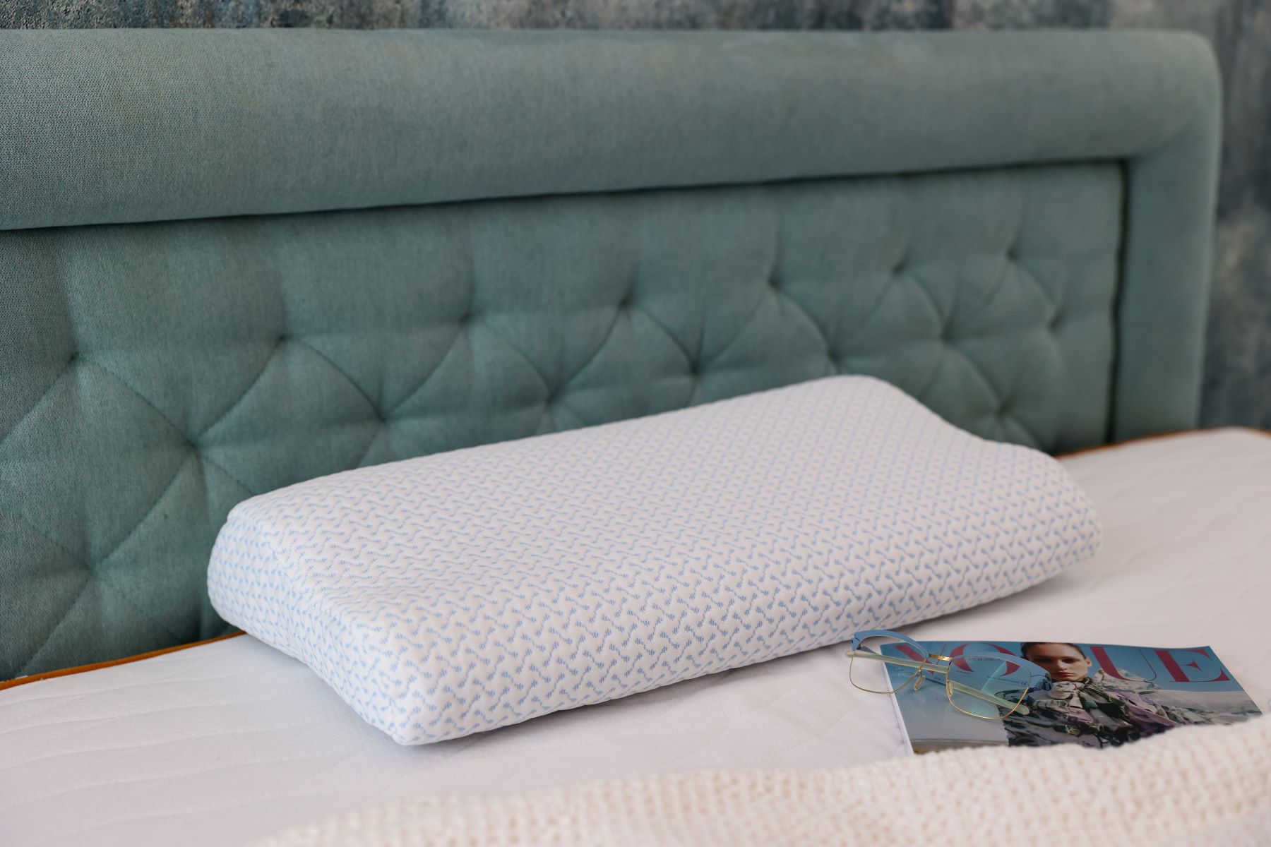 Cichy wróg Twojego kręgosłupa… 4 sygnały, iż materac, na którym śpisz, robi Ci krzywdę