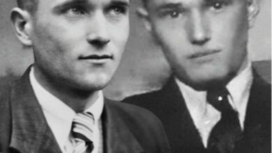 Pogrzeb IPN zdjęcie portretowe dwóch męzczyzn