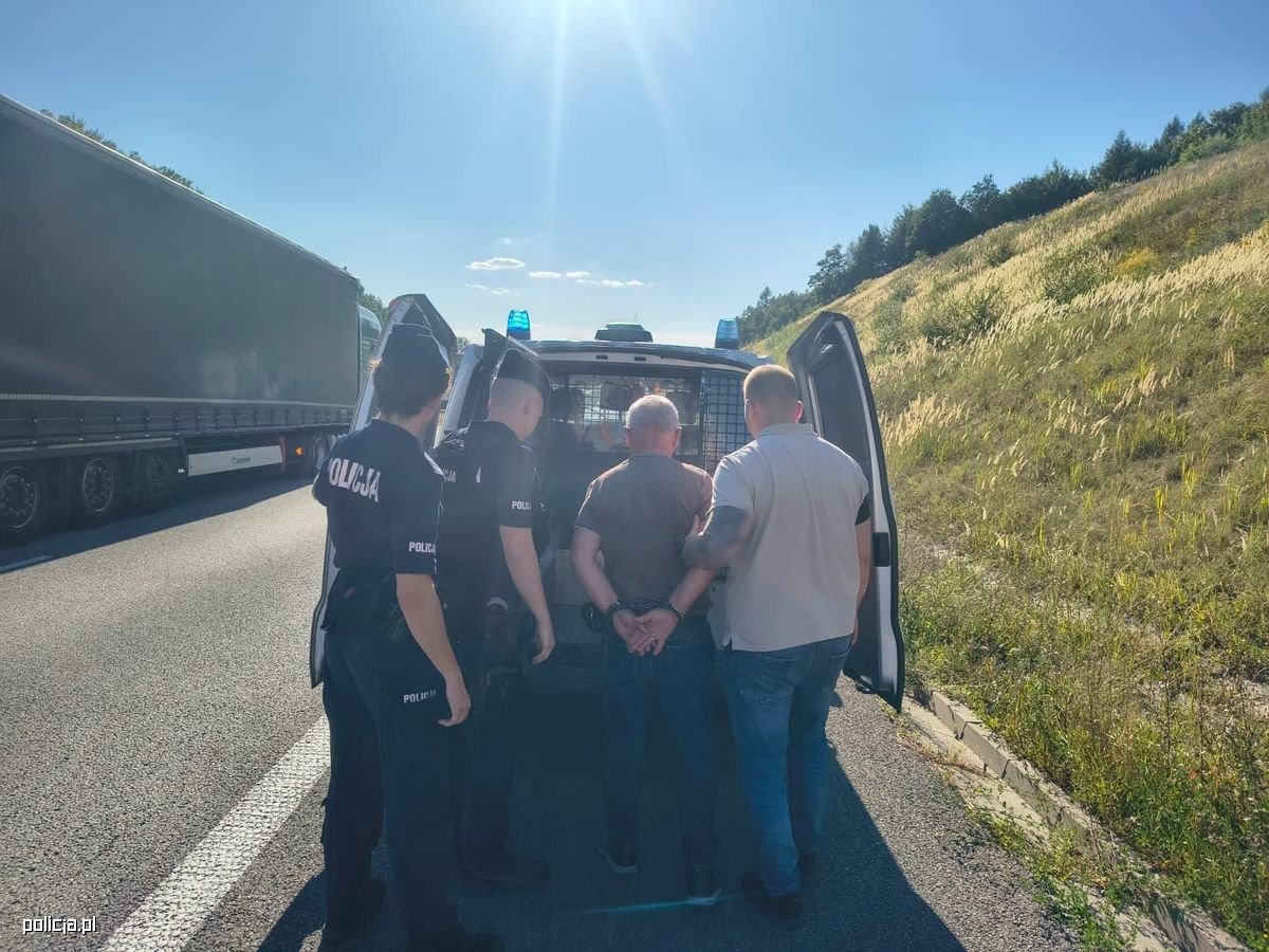 20 lat w ukryciu! Policja dopadła poszukiwanego 62-latka przy granicy z Czechami