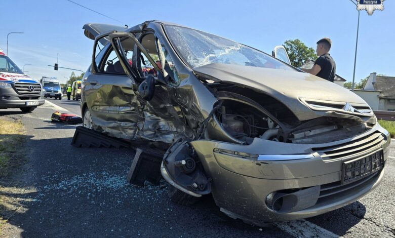 wypadek w Kobiórze na DK1.