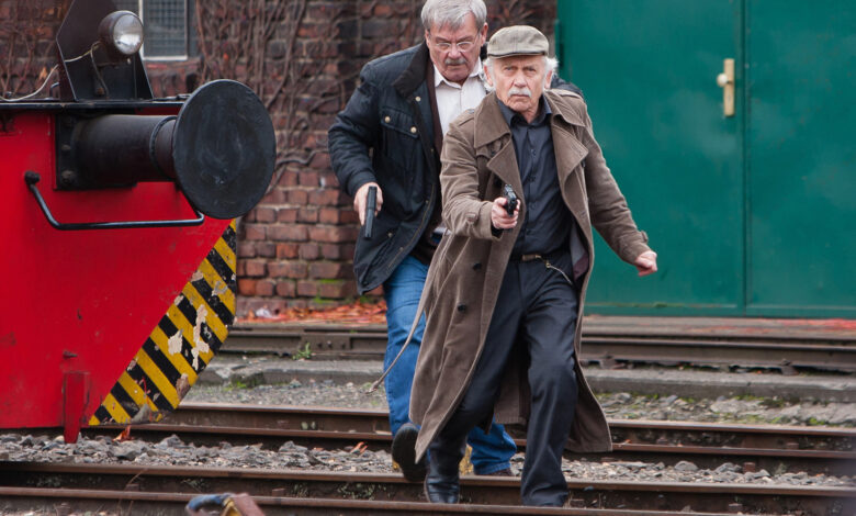 Emeryci na tropie fragment filmu