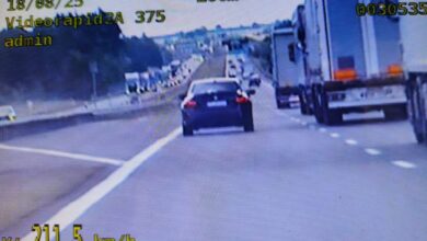 jechał 200 km/h przywłaszczonym BMW stopklatka z videoradaru z samochodem przekraczającym prędkośc