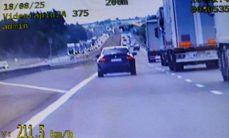 jechał 200 km/h przywłaszczonym BMW stopklatka z videoradaru z samochodem przekraczającym prędkośc