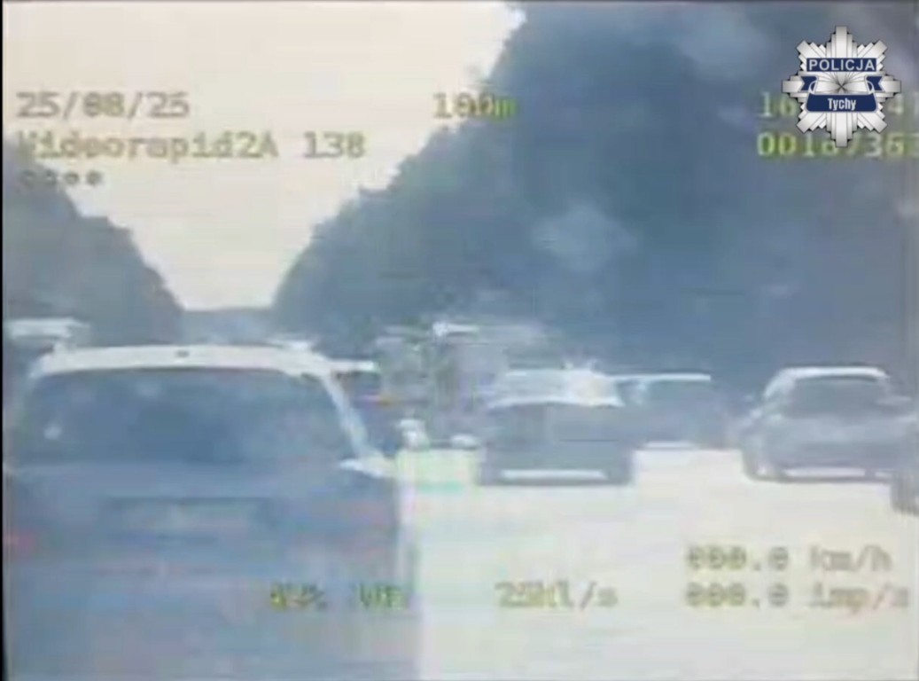 (Wideo) 67-latek wykorzystał korytarz życia do omijania korka. Policja nie miała litości!