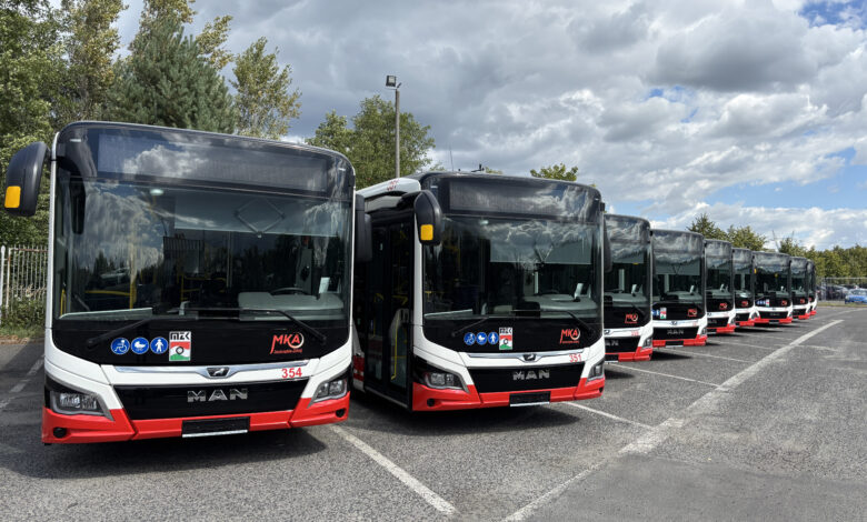 Nowe Autobusy MZK Jastrzębie stoją na parkingu