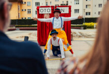 spektakl uliczny Wodzisław Śląski dwaj aktorzy