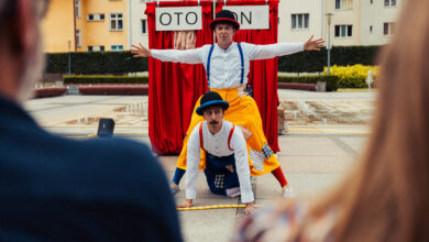 spektakl uliczny Wodzisław Śląski dwaj aktorzy