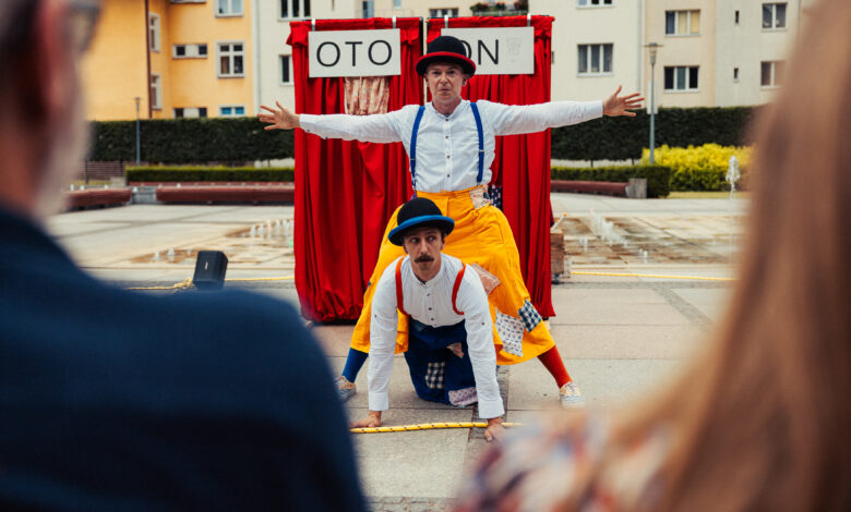 spektakl uliczny Wodzisław Śląski dwaj aktorzy