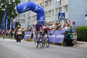 Tour de Pologne 2025 etap II Kolarze na trasie