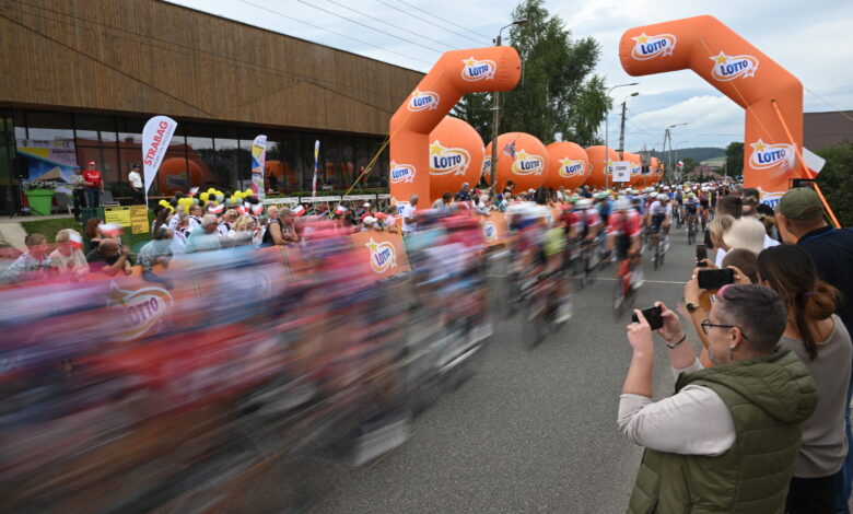 Tour de Pologne 2025 etap II Kolarze na trasie