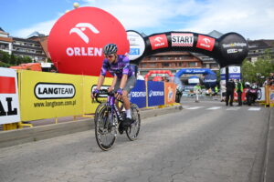 Tour de Pologne 2025 etap II Kolarze na trasie
