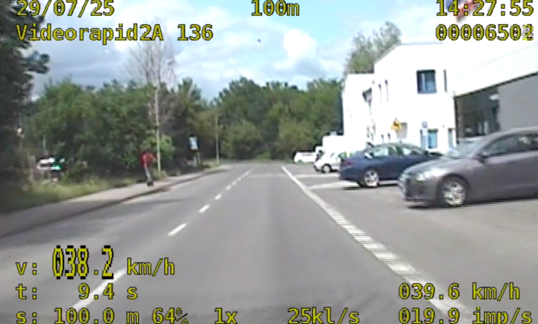 Hulajnoga elektryczna 40 km/h Chorzów - stopklatka z policyjnego nagrania video