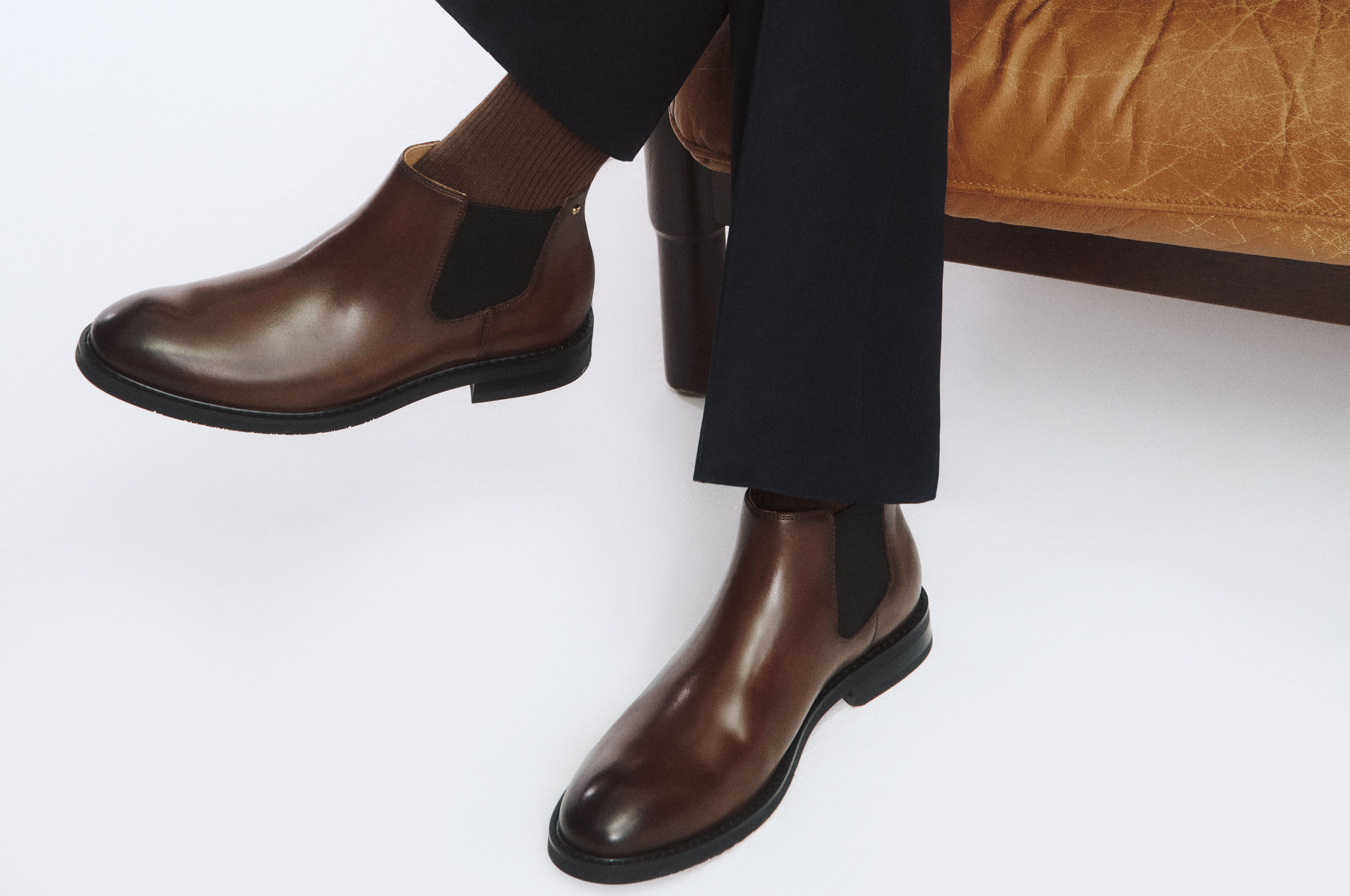 Skóra czy zamsz? Jak wybrać idealne męskie sztyblety na jesień?