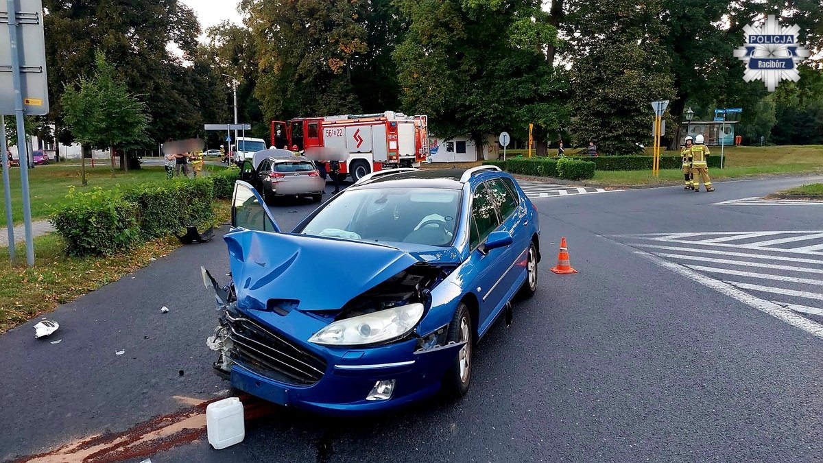Rudy: kolizja na skrzyżowaniu. Chwila nieuwagi zakończyła się mandatem