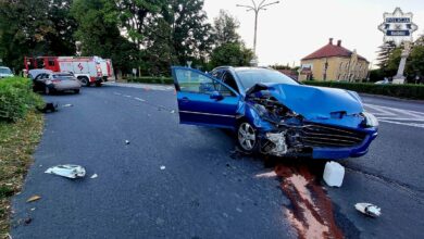 Wypadek Rudy uszkodzony samochód