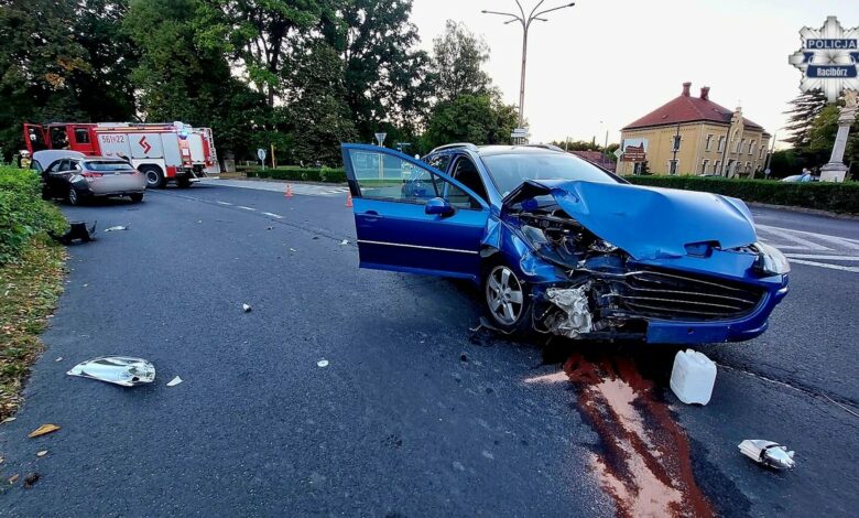 Wypadek Rudy uszkodzony samochód