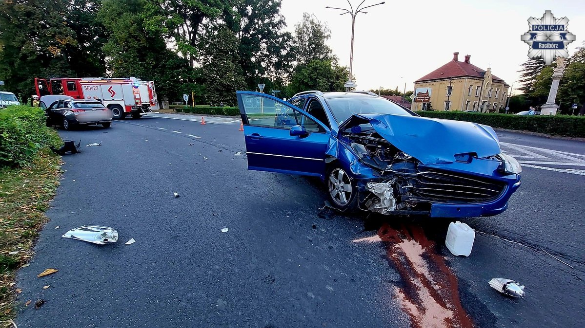 Wypadek Rudy uszkodzony samochód