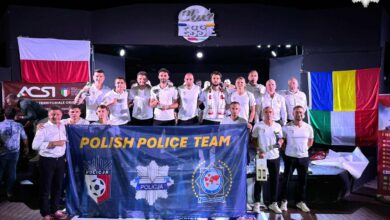 śląscy policjanci srebrny medal Sardynia drużyna pozuje do zdjęcia