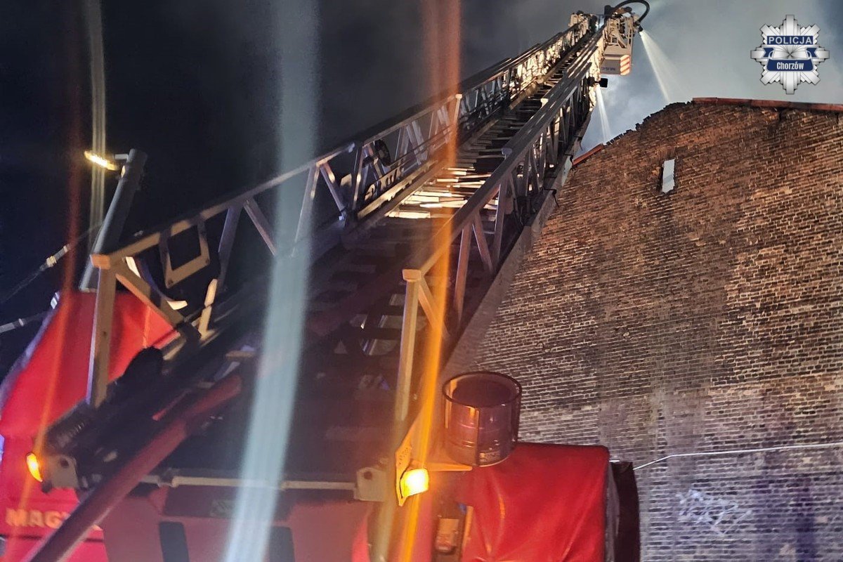 pożar w Chorzowie - wóz strażacki