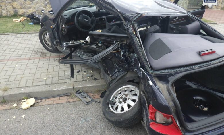 wypadek Łaziec samochód po zderzeniu