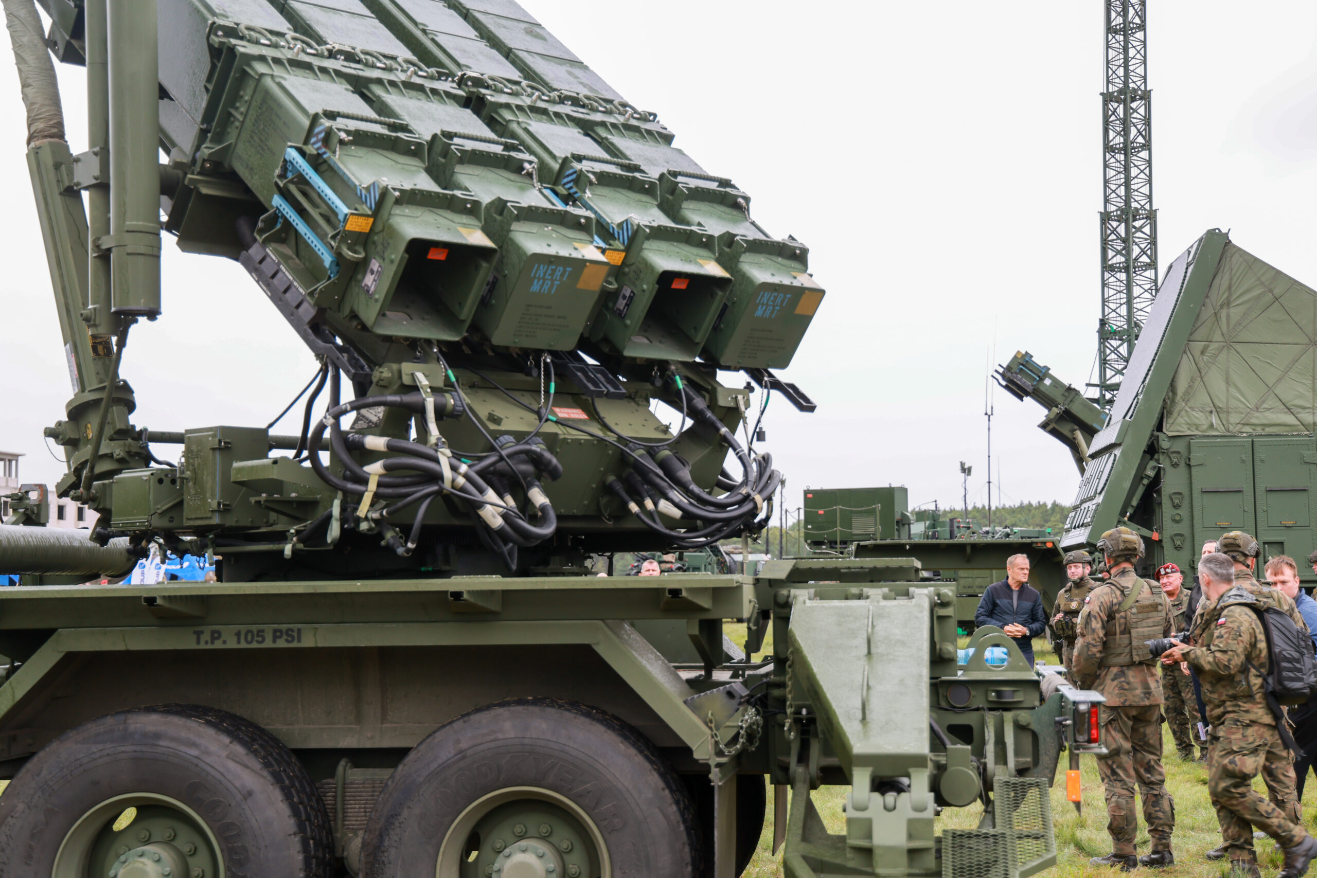 Bateria rakiet na samochodzie ciężarowym