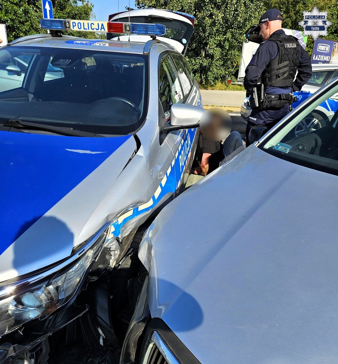 Tychy: Pijany kierowca uciekał pod prąd, rozbił radiowozy i był poszukiwany!