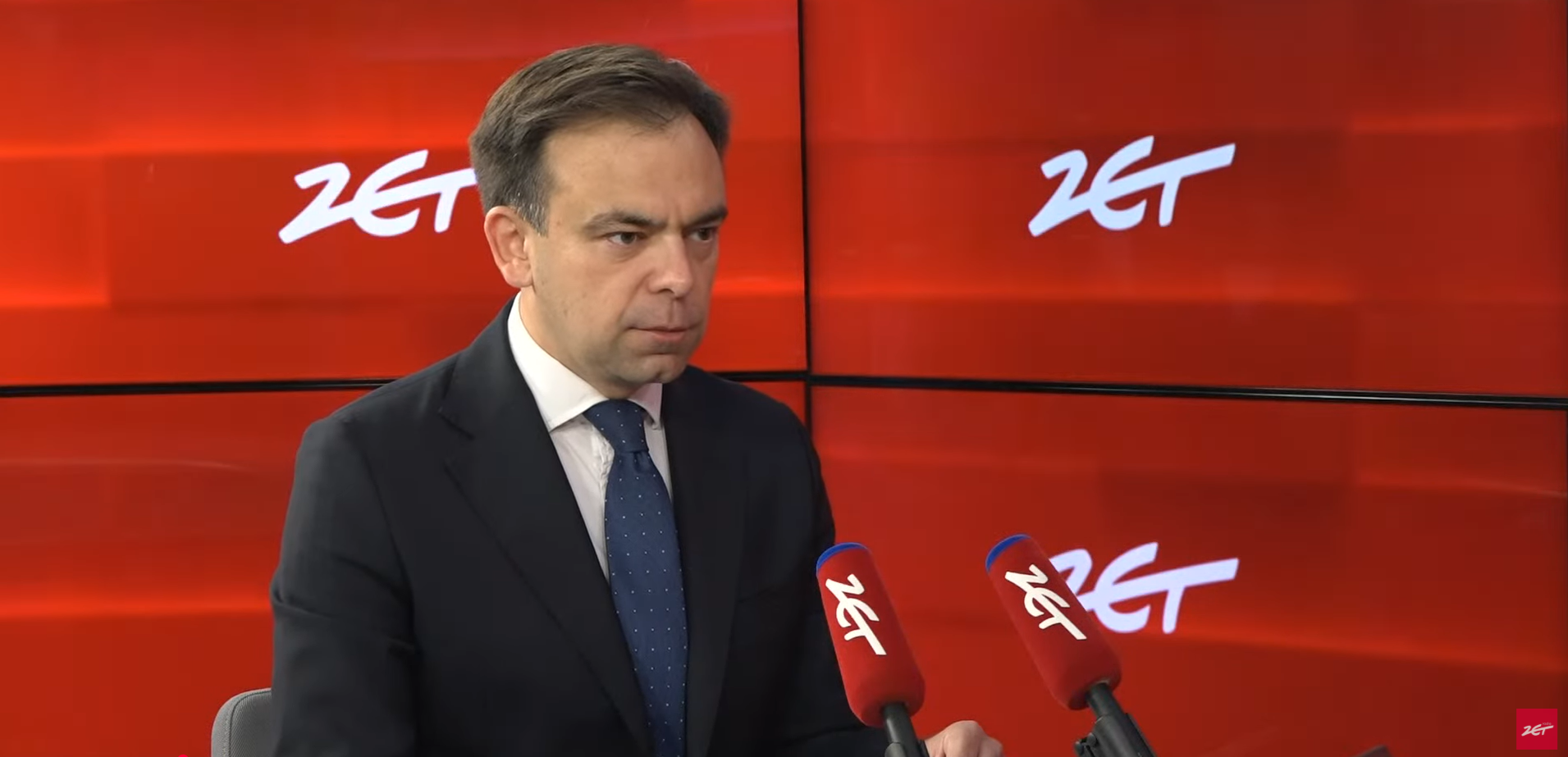 Minister finansów rozwiewa wątpliwości: 800+ nie pójdzie na armię!