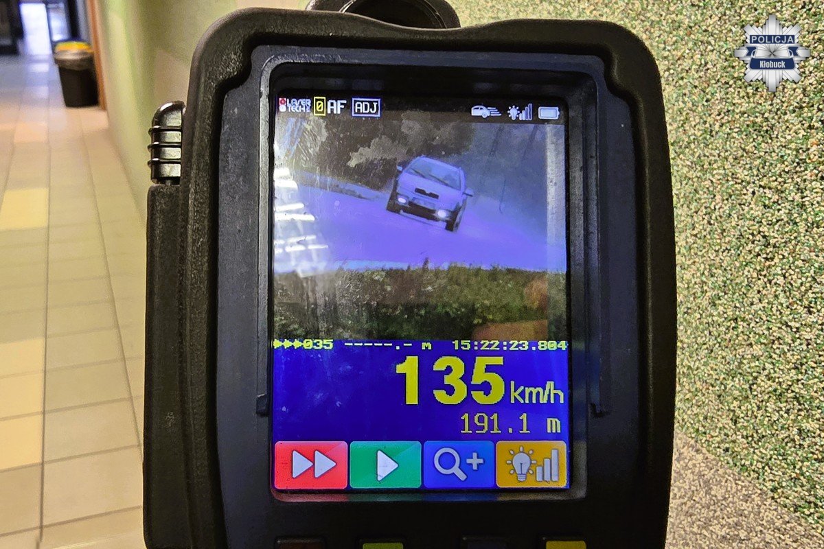 Napoleon: 135 km/h w terenie zabudowanym i brawurowa ucieczka przed policją! 24-latek bez prawa jazdy w rękach mundurowych