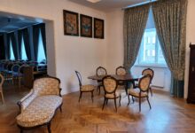 ałac Dietrichsteinów Wodzisław Śląski meble w sali herbowej