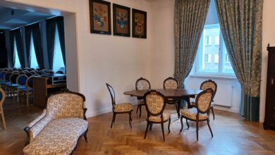 ałac Dietrichsteinów Wodzisław Śląski meble w sali herbowej