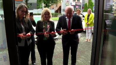 PSF Wodzisław Śląski Grupa osób przecina wstęgę