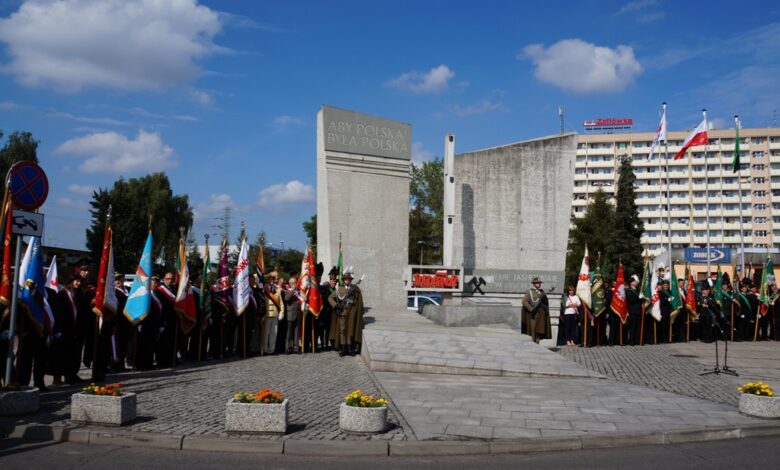 Pomnik upamiętniający Porozumienie Jastrzębskiego w Jastrzębiu-Zdroju.JPG