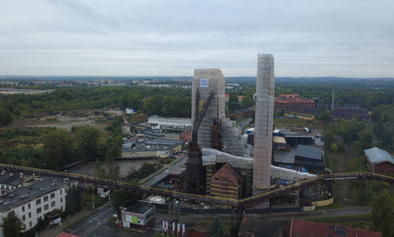 Hutniczy piec w przebudowie - zdjęcie lotnicze instalacji