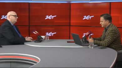 Dwóch Mężczyzn w stiudio radiowym