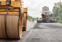 budowa drogi walec na asfalcie